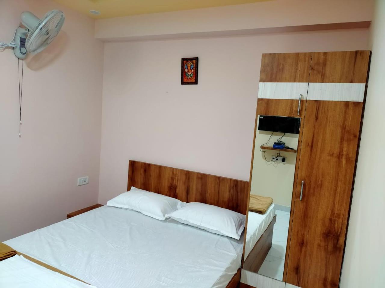 Mandara Comforts Hotel Бангалор Екстериор снимка