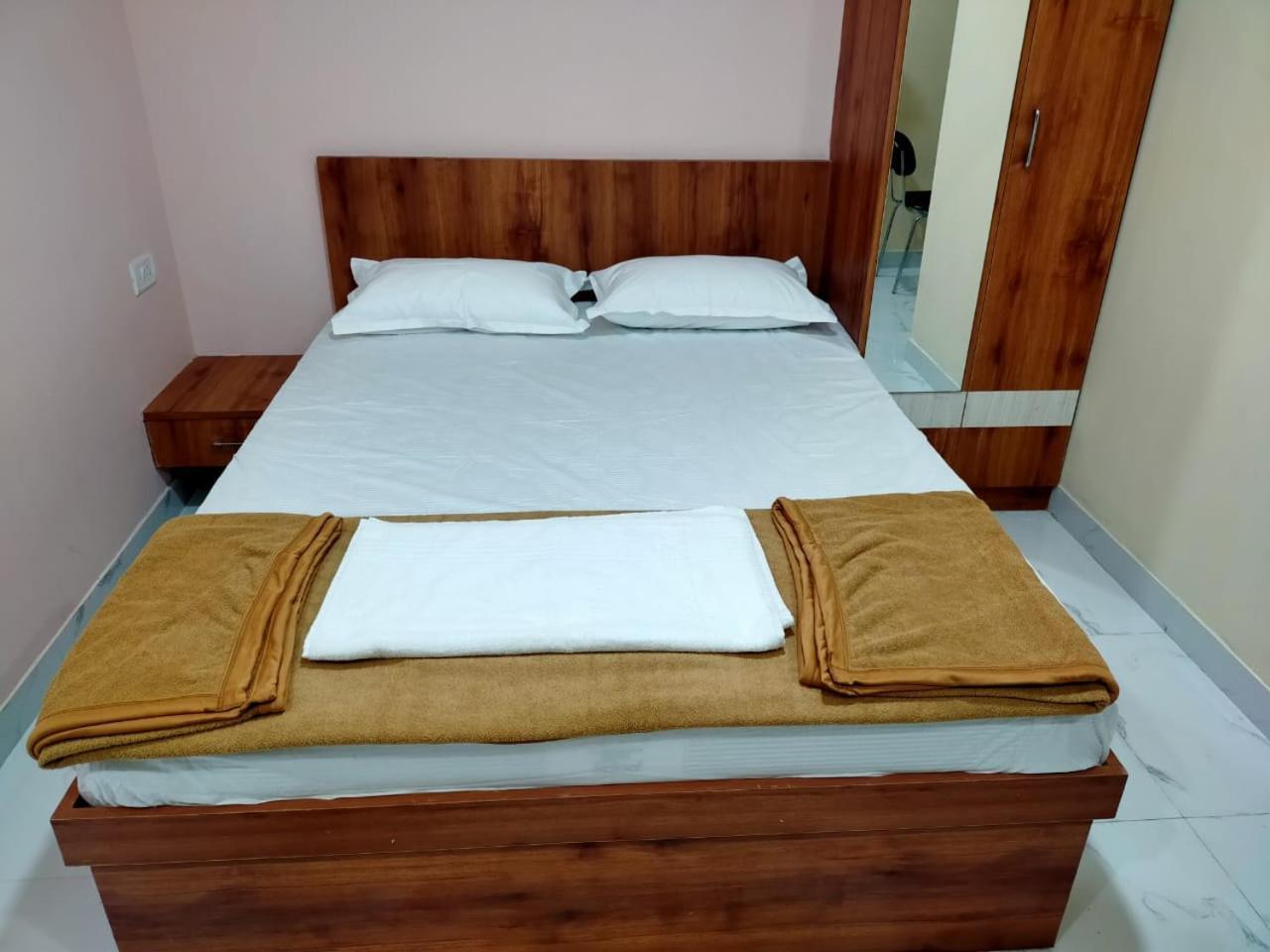 Mandara Comforts Hotel Бангалор Екстериор снимка